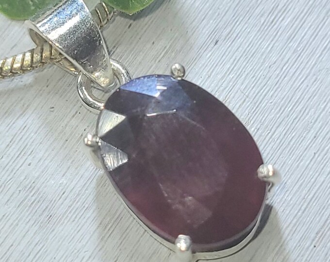 Eye Clean Faceted Garnet Pendant Handmade .925 Sterling Silver 5.1 Grams 1/2" x 1/4" FX12