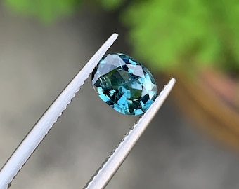 Natural teal sapphire ( Parti sapphire ) 8x6 mm oval shape , faceted sapphire from madagascar for jewelry 1.48 cts