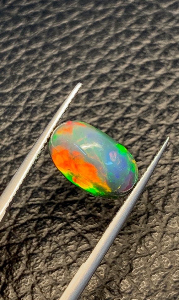 Opale Noire D'Éthiopie Welo - 1,21 Carat, Ovale, Noir Opalescent