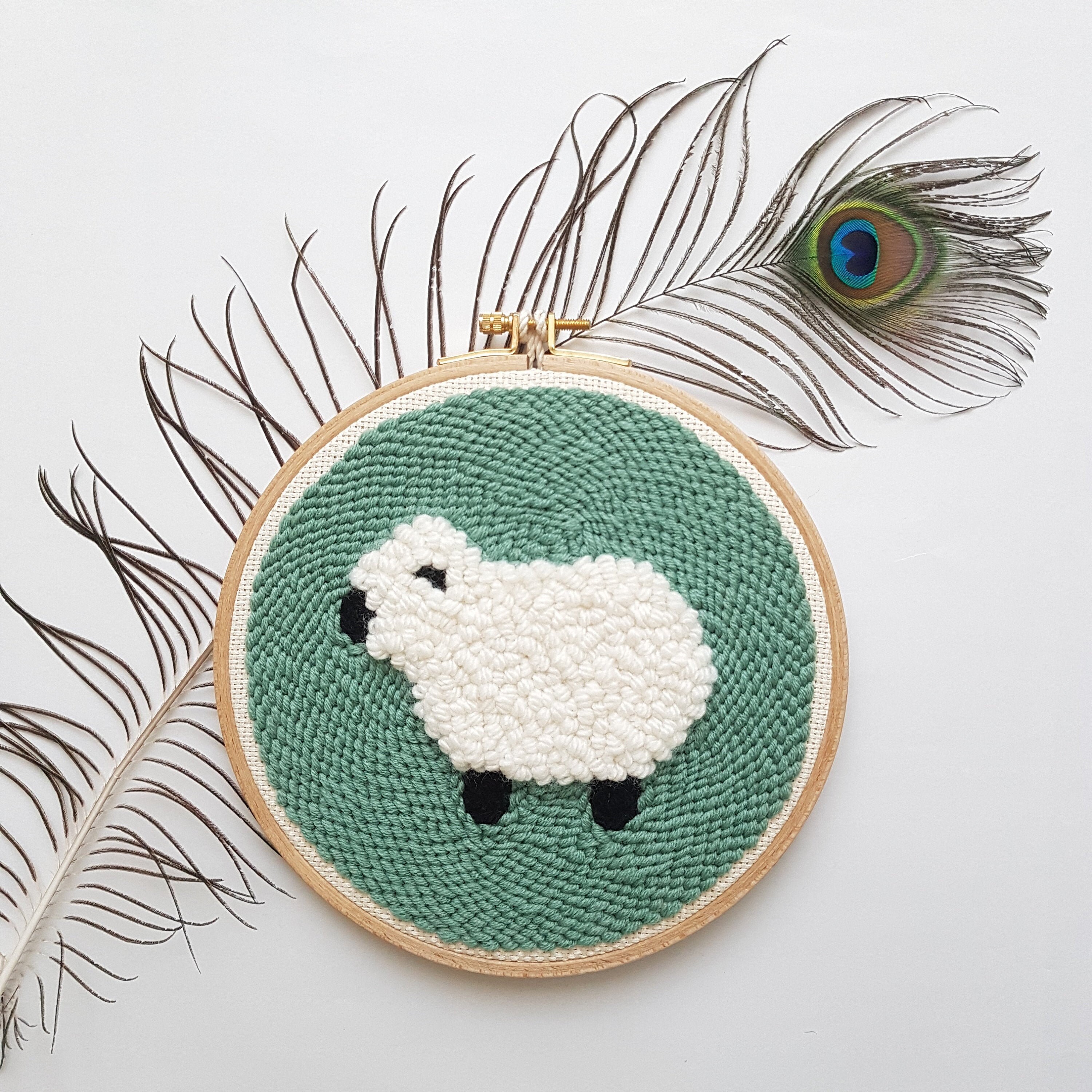 Broderie Mouton Vert en Punch Needle