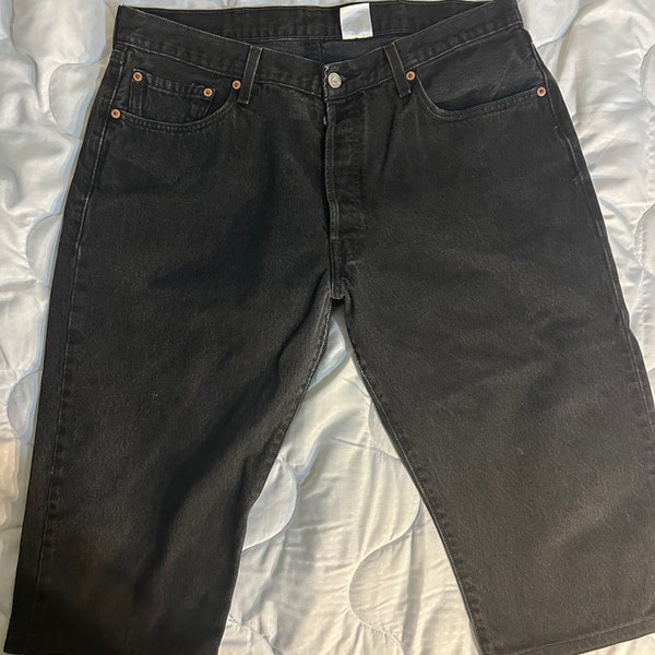 Levis black 501 Shorts for men Waist :38, Inseam 17 inches