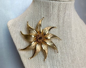Signed Kramer Brooch Vintage Kramer Pin Gold Tone Vintage Pearl