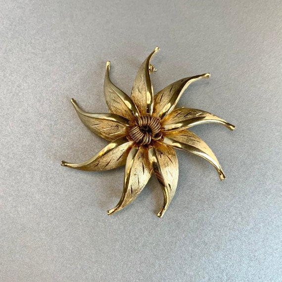 アクセサリー VENDOME Vintage Lily Brooch Gold Tone Vendome Vintage Enamel Flower Brooch – Vintage Jewelry Girl