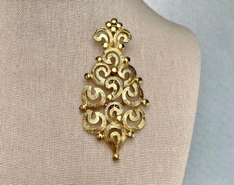 Vintage Monet Wavy Pattern Brooch, Gold Tone Dangle 3 inch Long Articulated Scarf Lapel Pin, Signed Estate Costume Jewelry, Gifts for Her.