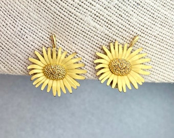 Vintage Marvella Chamomile Flowers Earrings, Gold tone Yellow Daisy Enamel Floral Clip on Earrings, Signed Estate Jewelry, Gift for Her.