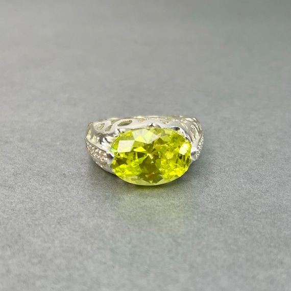 Vintage Yellow-Green Crystal Ring, Oval Rhineston… - image 1