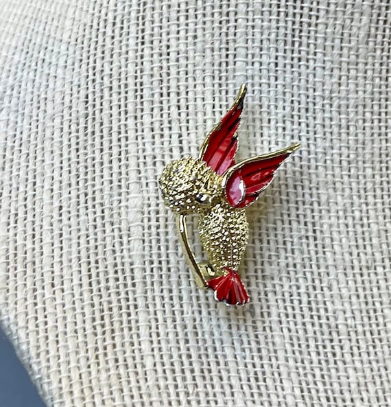 Broche Colibri Ancienne – Métal Doré Émaillé Rouge – Bijou Vintage – Oiseau