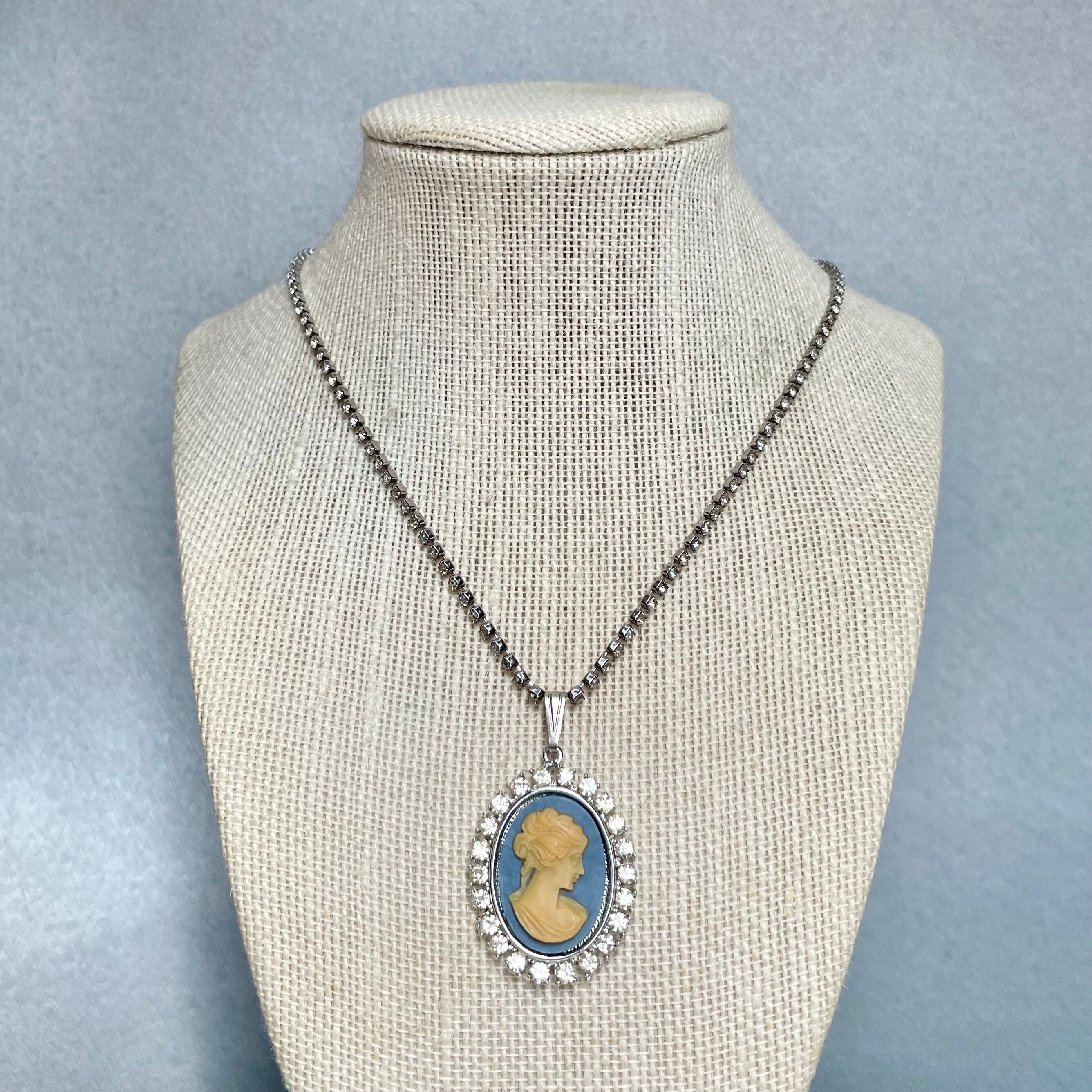 Collier Vintage Argenté Avec Pendentif Camée Photo - Rétro - Occasion - Réf. 3863