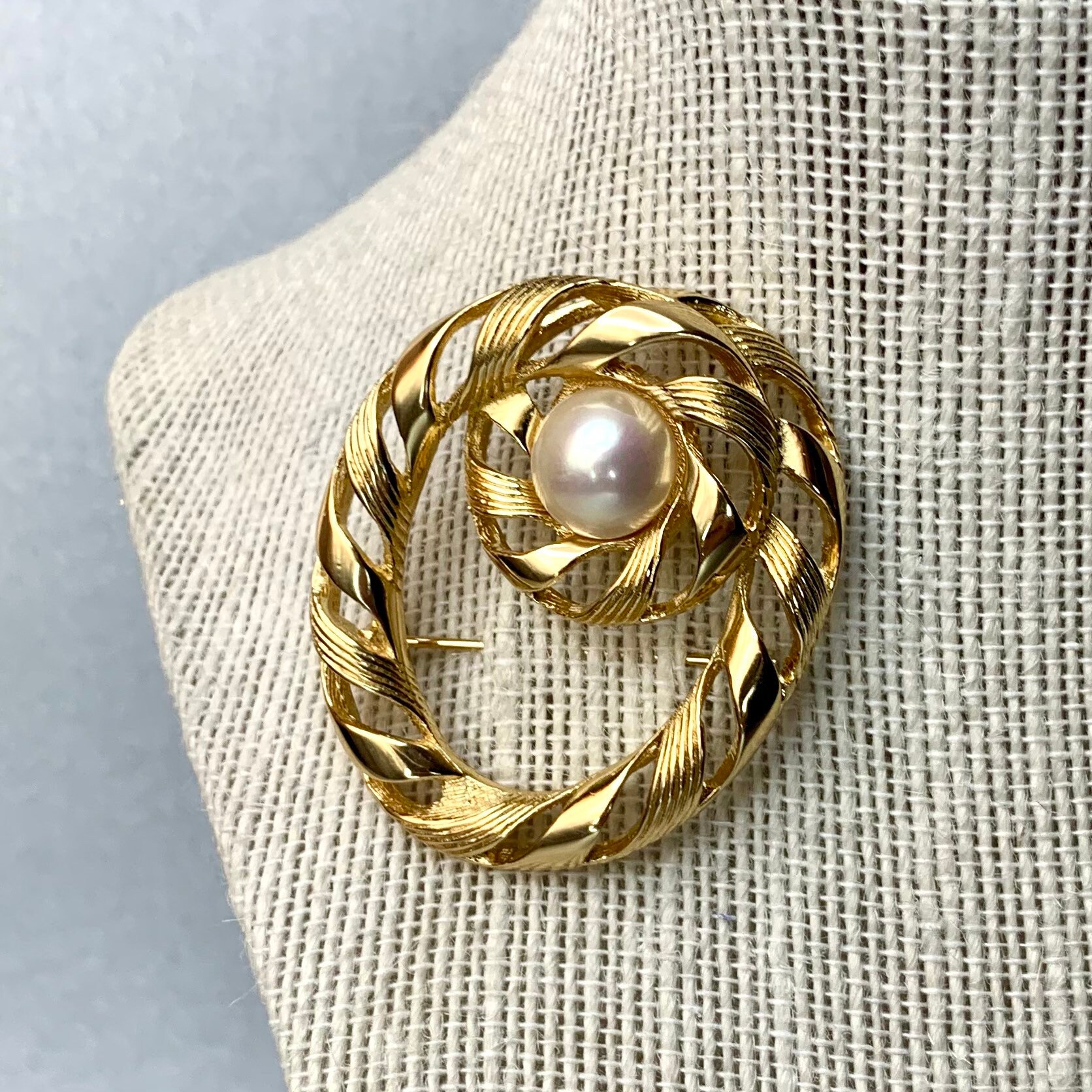 Vintage Christian Dior Ornament Brooch Scarf Lapel Pin Gold 