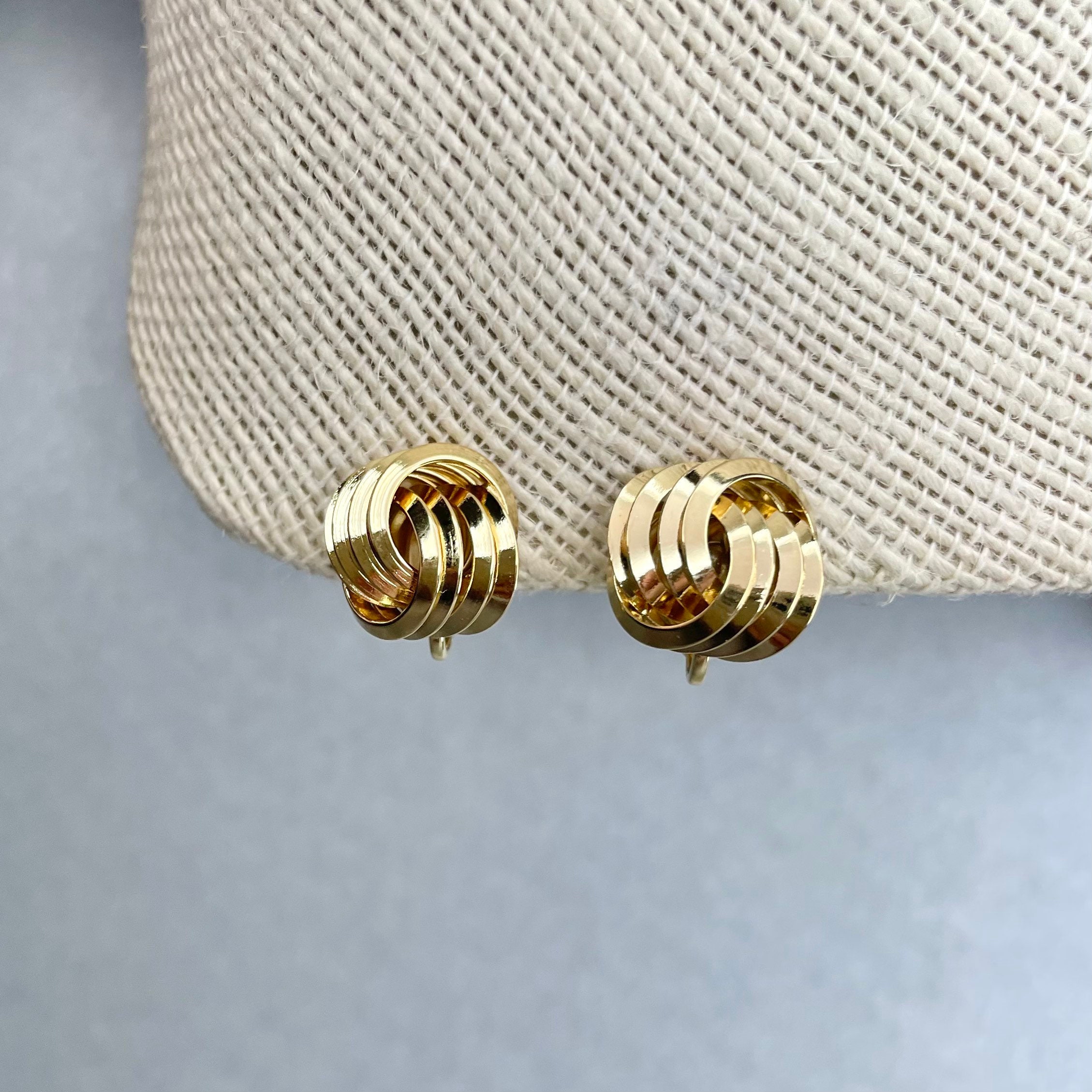 Vintage Trifari TM Wide Wire Knot Earrings Gold Tone Twisted - Etsy