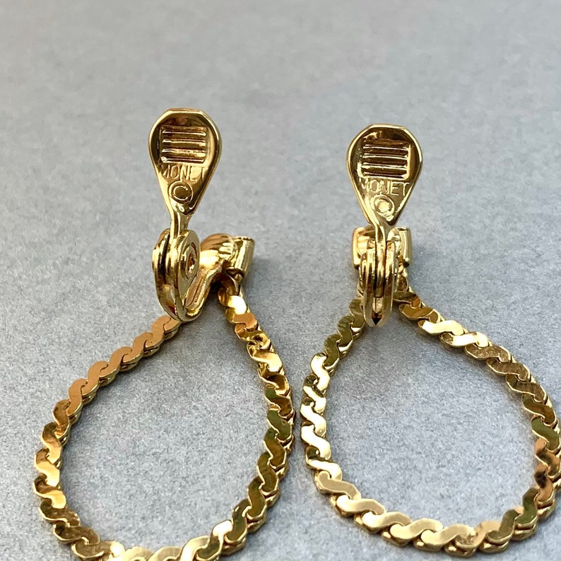 Boucles d'oreilles Monet vintage, petites créoles à clip dorées, bijoux miniatures signés des années 80, cadeau pour lui. image 4