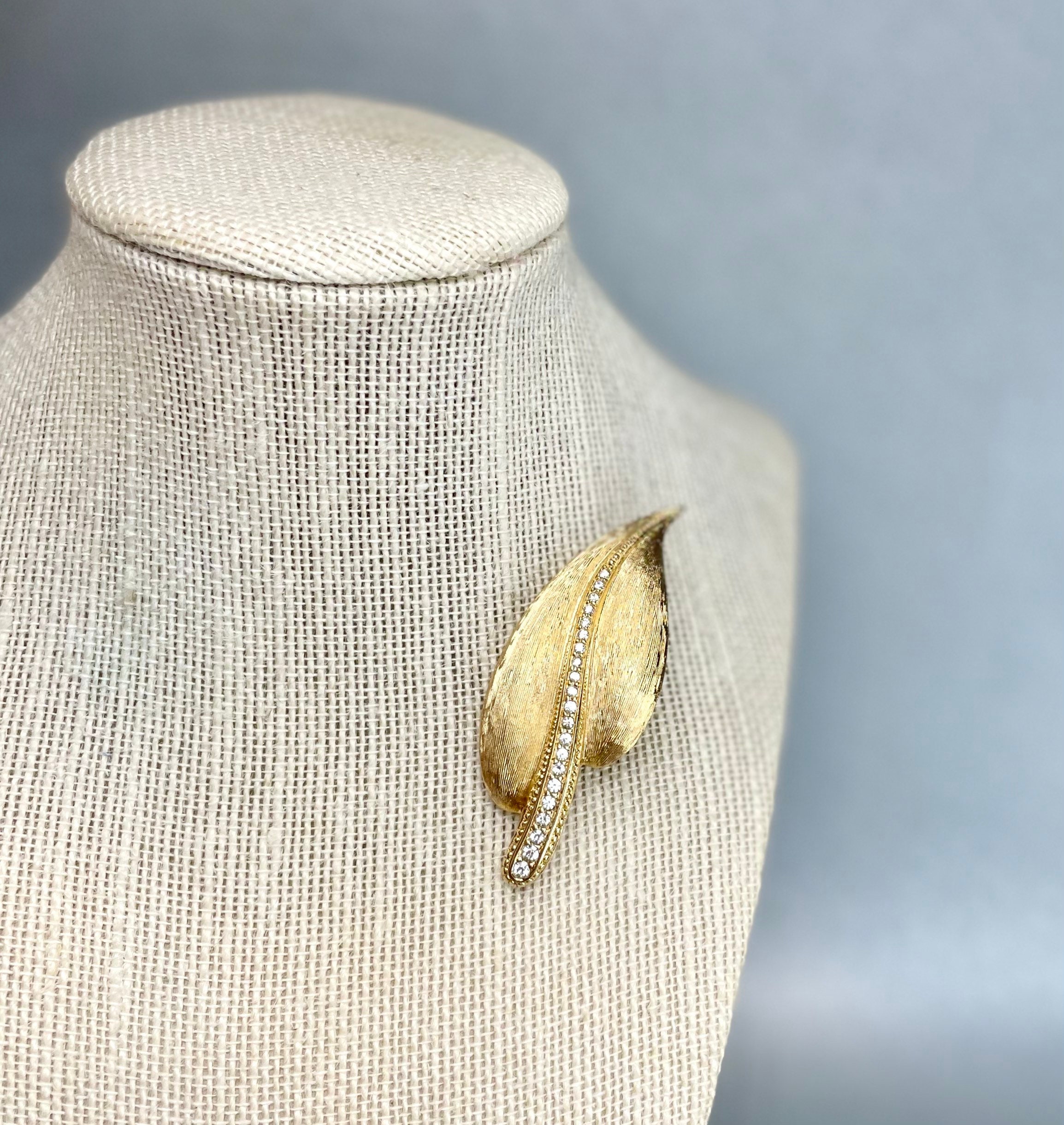 【43】Christian Dior ゴールドリーフブローチ ヴィンテージ Vintage Chr. Dior Leaf Brooch: Gold Tone Rhinestone Estate Jewelry
