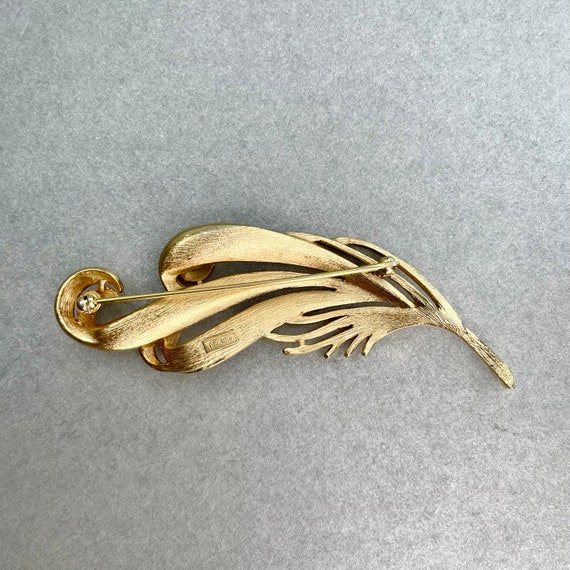 Vintage Crown Trifari Feather Brooch, Gold Tone L… - image 3