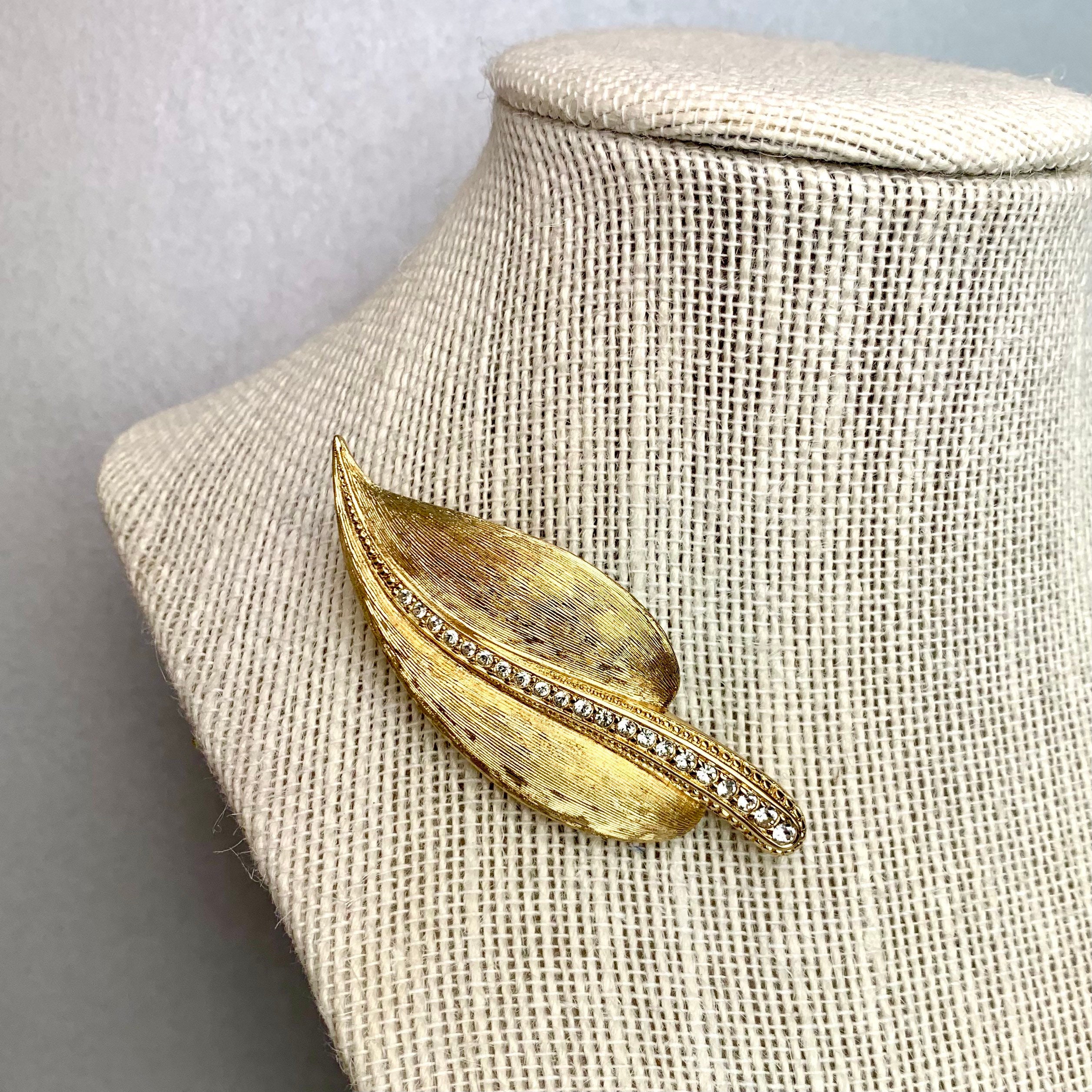 dior lapel pin