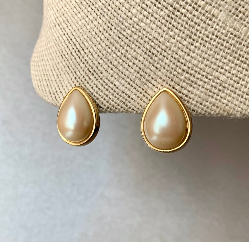 Costume Jewelry,Gift for Her. Delicate Wedding Earrings Vintage RICHELIEU Earrings Cream White Teardrop Gold Tone Earrings