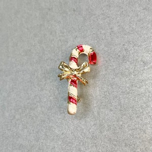 Vintage Christmas Candy Cane Mini Brooch, Gold Tone Red White Holiday Candy Pin, Christmas Estate Jewelry, Gift for Friend.