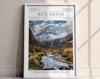 Puede incluir: Un póster enmarcado con una vista del Ben Nevis en Escocia. La imagen muestra una montaña nevada, un río y el texto "WHERE SCOTLAND MEETS THE SKY". El póster está en un marco blanco.