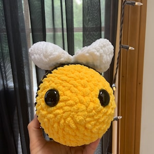Crochet chunky bee, crochet bee plushie