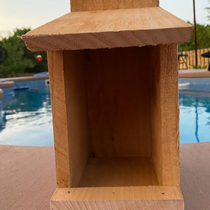 Birdhouse for Cardinals, Robin, Wren or Chickadee made of Cedar