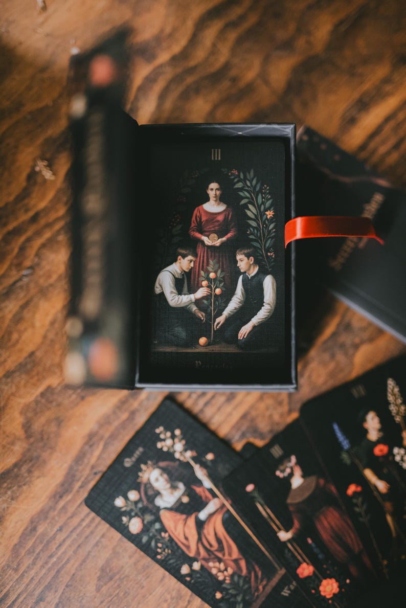 Secret Garden Tarot Deck – Botanical Renaissance Tarot Cards image 4