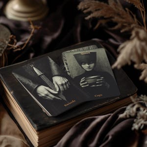 Obscuro Tarot Deck