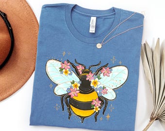 Camiseta de abeja floral, camiseta de abejorro adorable, camiseta estilo cottagecore, camiseta con estética natural, camiseta de abeja con flores de primavera, regalo para amantes de la jardinería