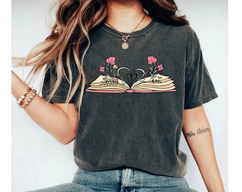 Wildflowers Book Shirt Book Lovers T-shirt Gift for Book Lover Gift For Bookish Book Sellers Gift Gift For Teachers Readers' T-shirt
