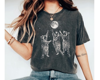 Raccoons Shirt, Raccoon Vintage Graphic Shirt, Retro Raccoon Moon Tee, Raccoon Lovers, Funny Raccoon Tee Trendy shirt Women