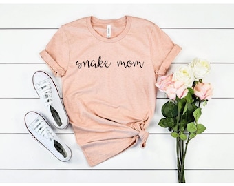 snake mom shirt, snake shirt, snake gifts, snake mom tshirt, snake lover gift, snake lover shirt, snake owner shirt, snake mama shirt