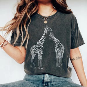 Giraffe Shirt Animal Print Readers Shirt Giraffe Readers Shirt Giraffe Lover&#39;s Shirt Zoo Shirt Giraffe Lover Gift Giraffe Graphic Shirt