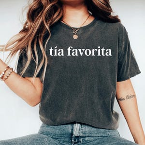 Tía Shirt, Tia Favorita Shirt, Titi Shirt, Funny Spanish Favorite Aunt Shirts, Gift For Sister, Auntie Unisex T-Shirt Auntie Shirt Pregnancy