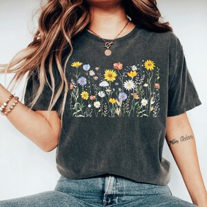 Wild Flowers T-Shirt, Vintage Botanical Tee, Pastel Floral Nature T-Shirt, Garden Lover Tee, Flower Lover Tee, Wildflowers Cottagecore Shirt