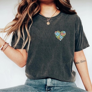 Floral Heart Graphic Tee Floral Graphic Tee Floral Shirt Daisy Shirt Summer Shirt Spring Shirt Spring Graphic Tee Floral Heart Shirt OK