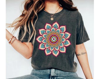 Camiseta Mandala colorida, camiseta de estilo bohemio, camiseta de yoga espiritual, camiseta retro con estampado floral, camiseta de meditación, camiseta de estilo hippie