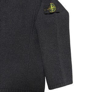 Vintage Stone Island-trui zwarte hoge hals zwaar gebreide wollen herentrui gebreide kleding gemaakt in Italië designerkleding afbeelding 5