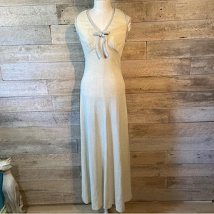 Vestido largo formal vintage de Joyce Palmer para mujer, color crema brillante. imagen 1