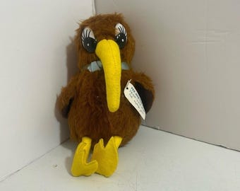Vintage Pee Wee the Kiwi Parrs New Zealand plush bird stuffy toy