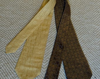 Lote de dos corbatas de seda DIOR Monogram Beige Dorado Marrón Logo Vintage AUTÉNTICAS
