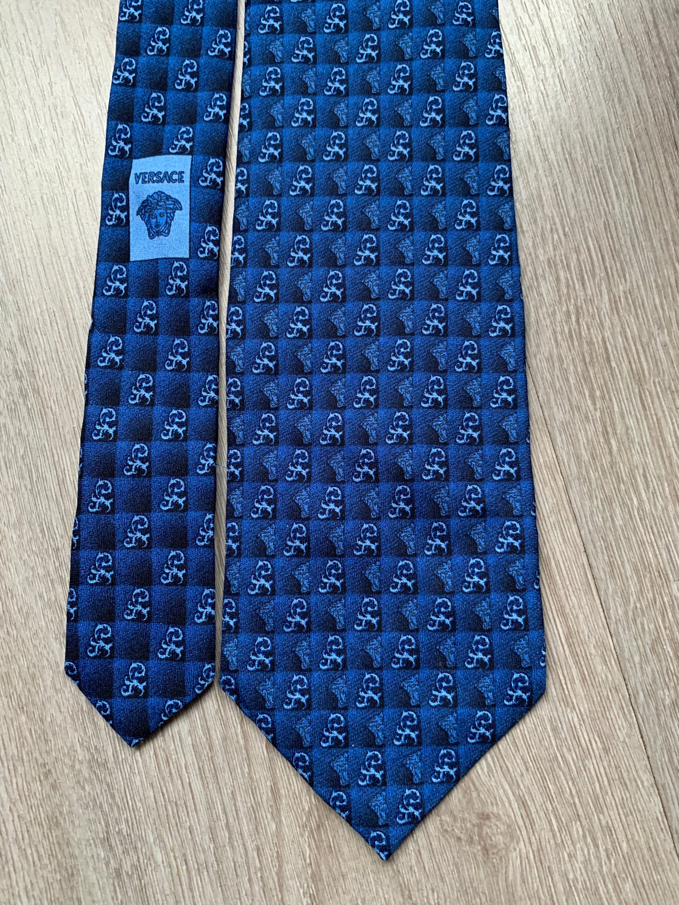 美品　ジャンニヴェルサーチ　ネクタイ　青　花柄　総柄　派手　結婚式 GIANNI VERSACE(ジャンニヴェルサーチェ) / ネクタイ/シルク