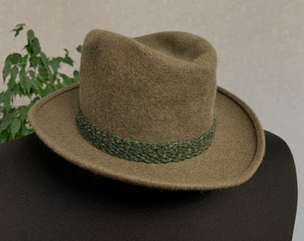 Vintage Barbisio Fedora Hat: Green Wool Felt Cloche, Made in  display picture 2