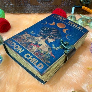 Libro de hechizos en blanco de sombras para hombres y mujeres, 200 páginas de papel vintage antiguo hecho a mano con bordes desbarbados, cuaderno de bocetos de cuero Moon Child, un gran regalo