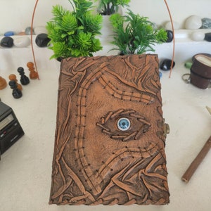 Diario in pelle "Hocus Pocus Book of Magics" (7x5), Winifred Sanderson, Grimorio vuoto, diario pagano wicca contro il malocchio con carta con bordi frastagliati.