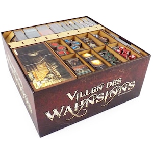 Puede incluir: Un inserto de madera para organizar el juego de mesa "Villains of the Wainscot" (Segunda Edición). El inserto tiene compartimentos para cartas, fichas, dados y otros componentes del juego. El inserto está hecho de madera y tiene una mancha marrón.