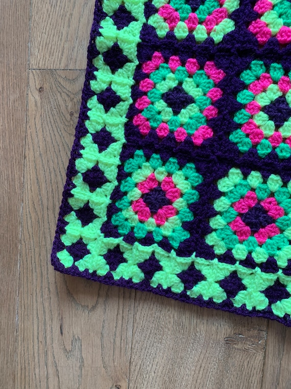 かぎ針編みのパターンのグラニースクエアブランケット、かぎ針編みの