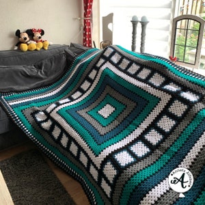 Crochet pattern Bold Granny Square Blanket, granny square blanket, granny squares, granny stripes, crochet pattern, granny, granny stripes.