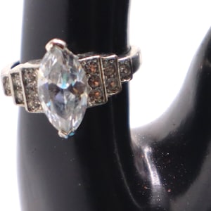 Elegant Marquise-Cut Zirconia Silver Ring – Classic & Timeless