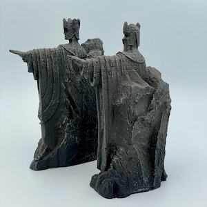 The Lord of the Rings LOTR Argonath Bookend Dioarama 2pcs Collectible Not 3D Printed Argonath Statue Detailed Unique Version image 6