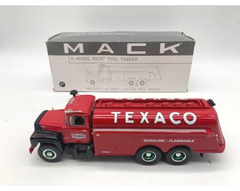 First Gear Mack R-Model Fuel Tanker 1/34 Red Texaco Die-Cast Metal Replica