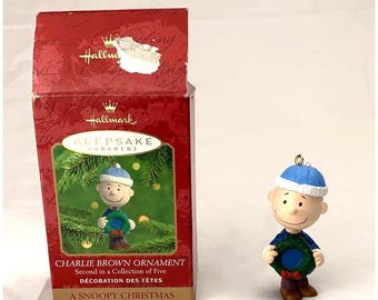 1999 Hallmark Keepsake A Snoopy Christmas Charlie Brown Ornament with box