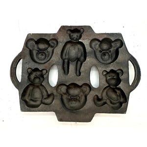 Vintage Cast Iron Teddy Bear Muffin Cornbread Pan 6 Cup Mold Bakeware